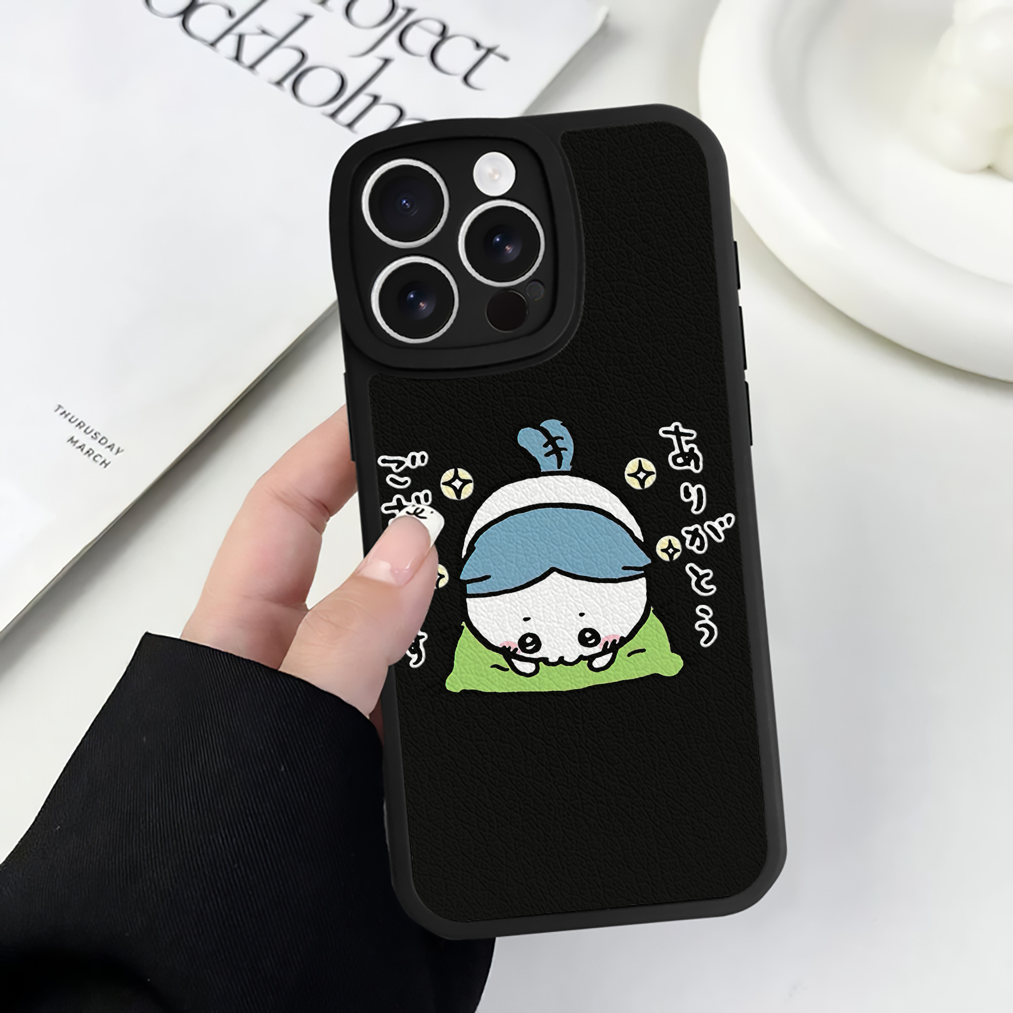 （画像用） ちいかわ ハチワレ Chii-kawa hachiware 【iPhone 16シリーズ対応】シリコンスマホケース（レザー調） 材質：シリコン